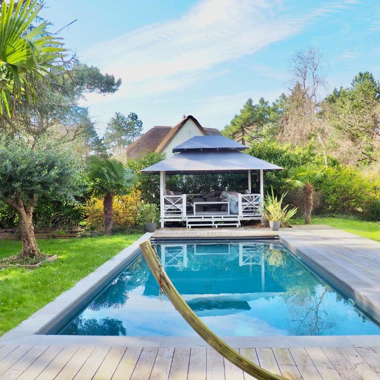 Villa avec piscine au coeur de la forêt - Villa - 1