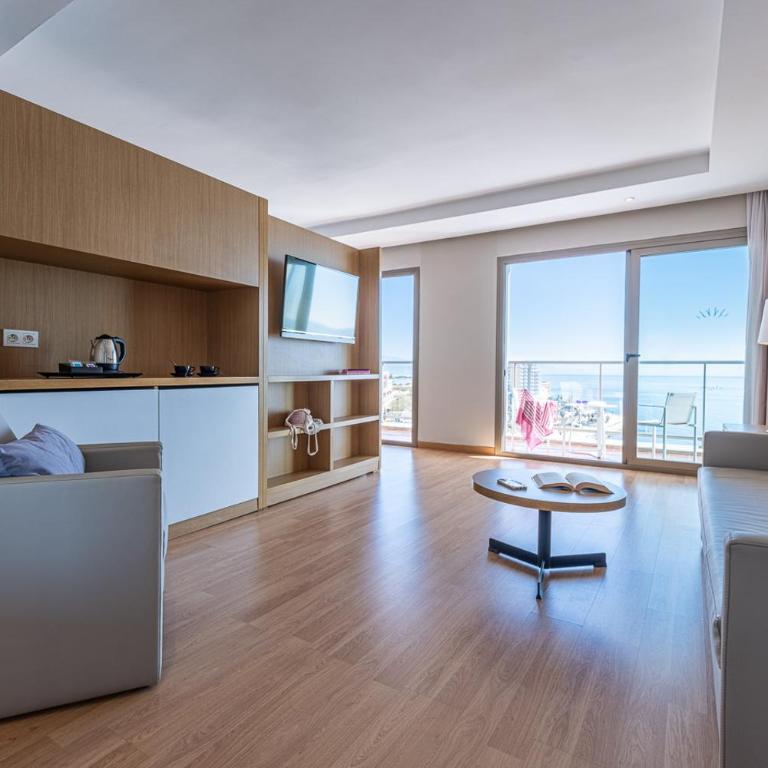 Estival Torrequebrada - Suite Junior con vistas al mar (2 adultos + 2 niños) - 4