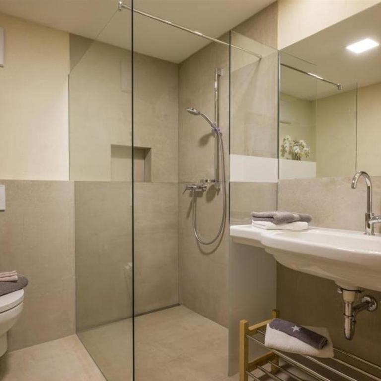 Haus Beer - Doppelzimmer mit Dusche - 14