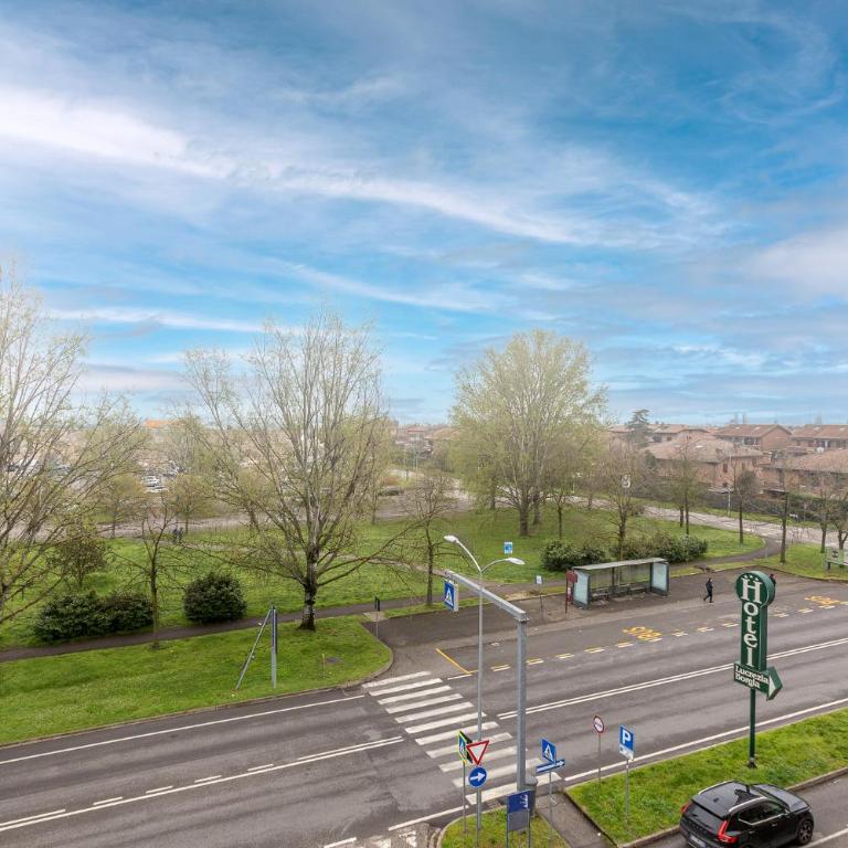 GuestHost - Ferrara Il Castello Dazzling Apartment - Two-Bedroom Apartment - 30