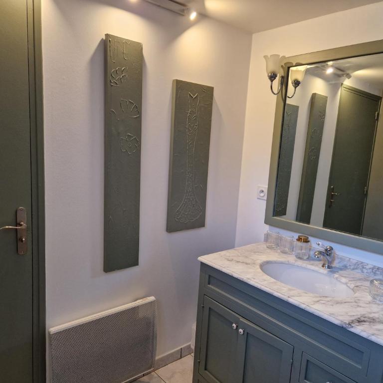 La cour - Appartement - Rez-de-Chaussée - 7
