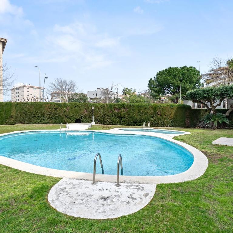 Precioso apto, con piscina en puerto de Cambrils, wifi y parking incluido - Apartamento de 2 dormitorios - 1