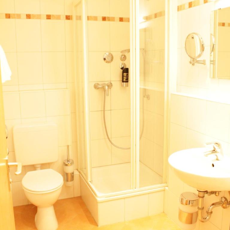 Isar City Hotel - Family Room with Shower - 3
