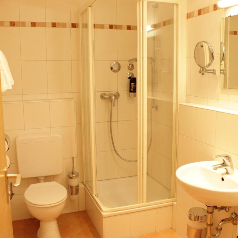 Isar City Hotel - Family Room with Shower - 2