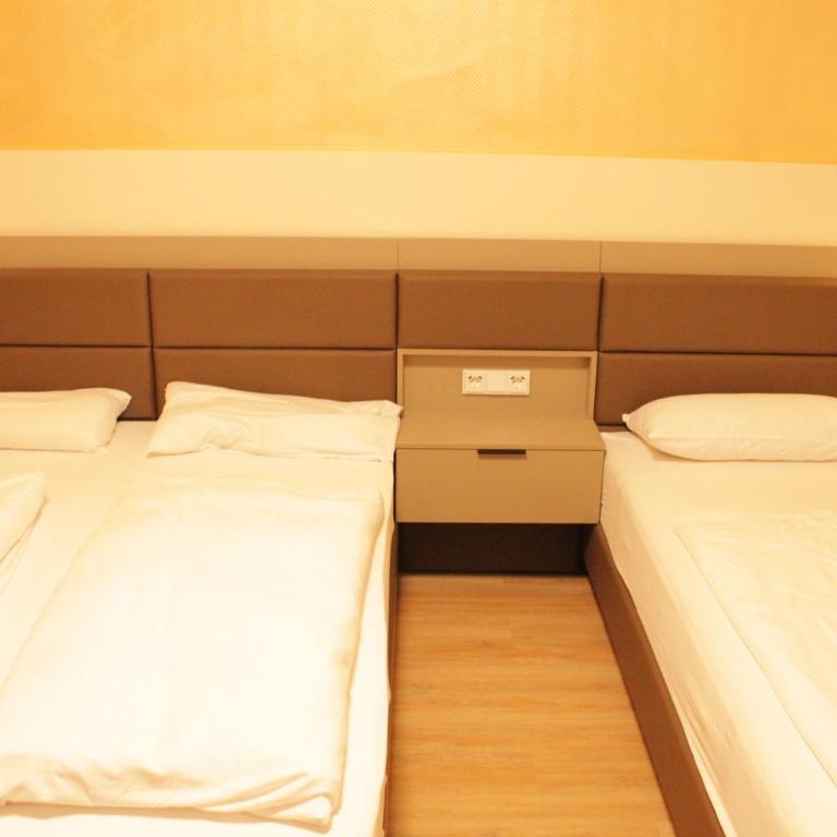 Isar City Hotel - Family Room with Shower - 1