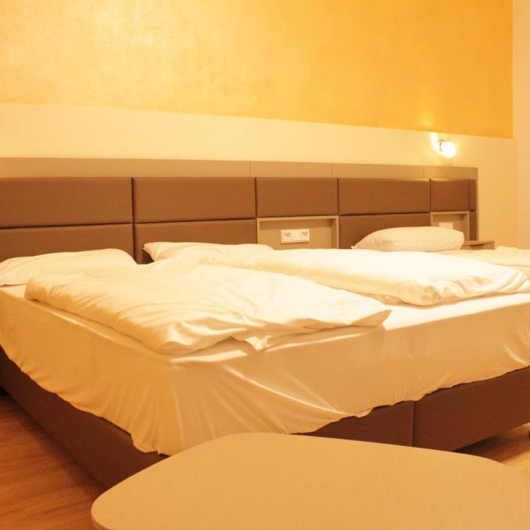 Isar City Hotel - Family Room with Shower - 10