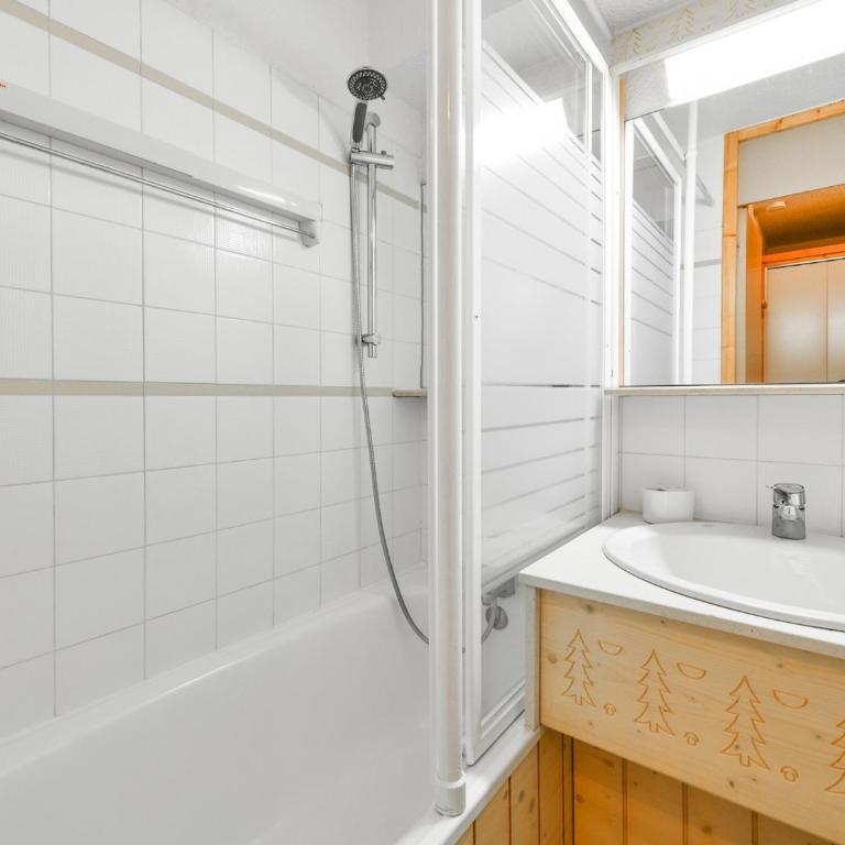 Appartement rénové 2 pièces, proche piste ski, parking inclus - Appartement 1 Chambre - 6