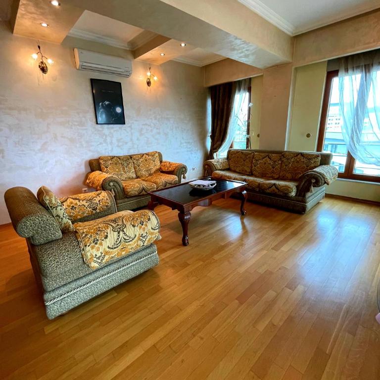 Central Rusitc Apartment - Two-Bedroom Apartment - 4