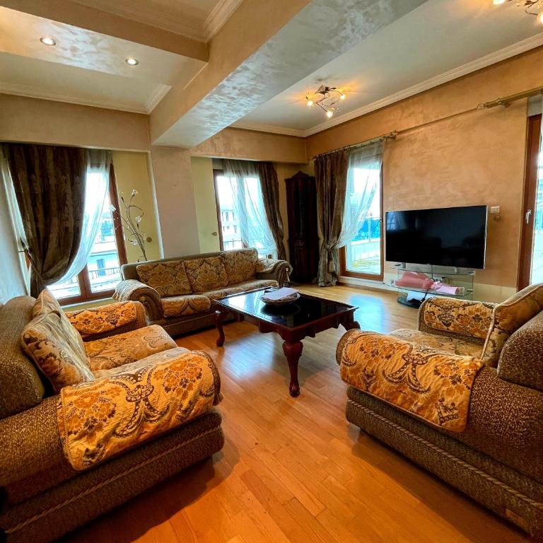 Central Rusitc Apartment - Two-Bedroom Apartment - 2