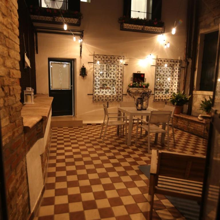 La Casa Più Centrale A Venezia, Con Corte Privata - Three-Bedroom Apartment - 28