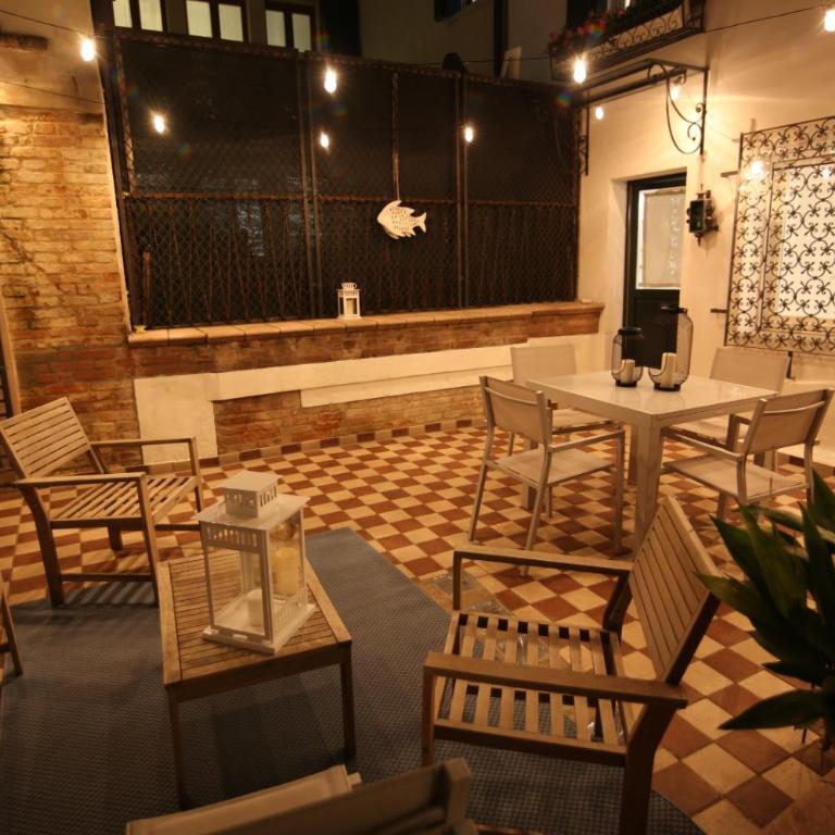 La Casa Più Centrale A Venezia, Con Corte Privata - Three-Bedroom Apartment - 11