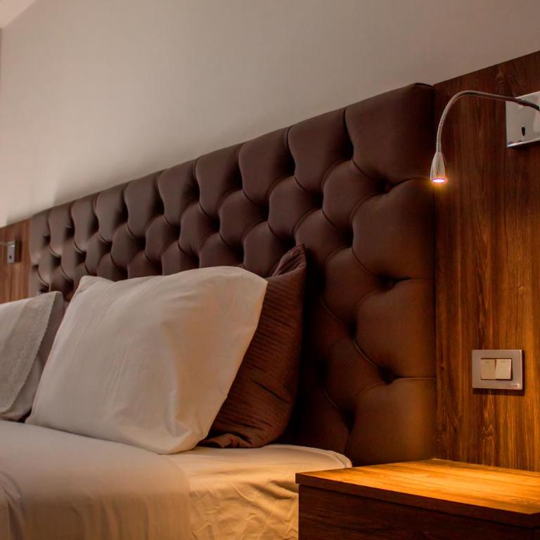 Silver Inn Hotel - King Room with Garden View - 3