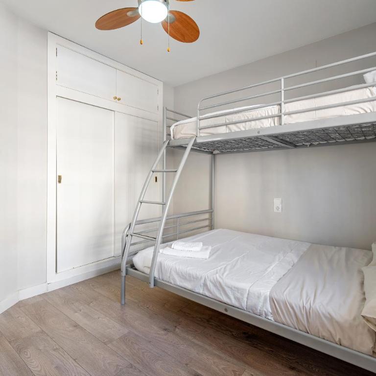 Precioso apto, con piscina en puerto de Cambrils, wifi y parking incluido - Apartamento de 2 dormitorios - 29