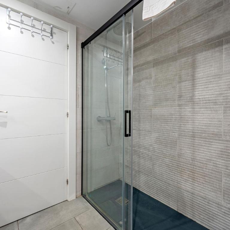 Precioso apto, con piscina en puerto de Cambrils, wifi y parking incluido - Apartamento de 2 dormitorios - 28