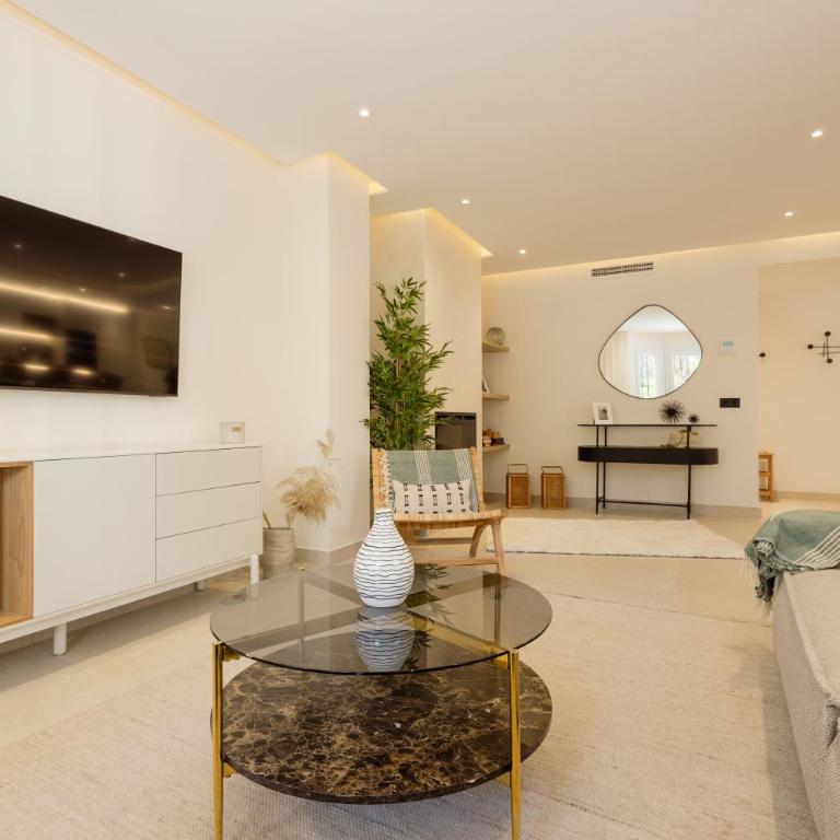 Apartment in Marbella near Golf and Beach - Three-Bedroom Apartment - 11