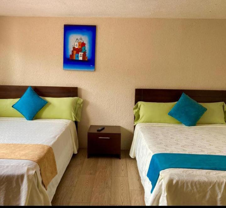 Hostal Monte Carmelo - Habitación Triple con baño privado - 1