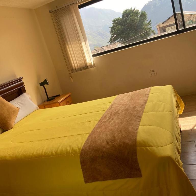 Hostal Monte Carmelo - Habitación Familiar con vistas a la montaña - 9