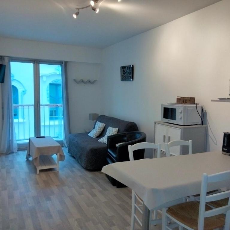 Studio Central à 100m Plage avec Balcon et Commodités, Les Sables-d'Olonne - FR-1-331-61 - Studio - 1