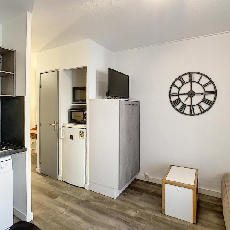 Charmant F2 avec Balcons, Proche Thermes, Animaux Acceptés, Wifi, Ascenseur, Parking Gratuit - FR-1-451-206 - Apartamento de 1 dormitorio - 3