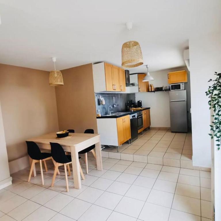 Le cosy montpelliérain T3 avec parking - Two-Bedroom Apartment - 18