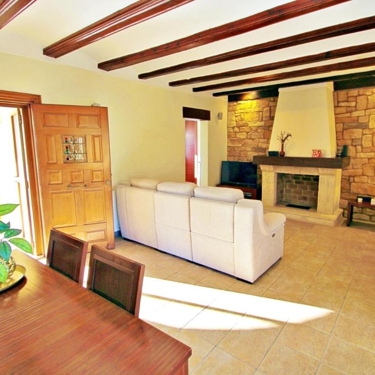 Marquesol - pri. pool villa with captivating hill views in Benitachell - Three-Bedroom Villa - 12