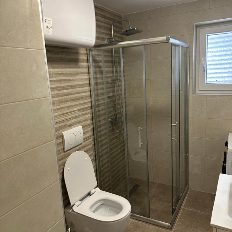 Seaside Serenity: 2-Bedroom Apartment with Boka Bay View - Apartman sa 2 Spavaće Sobe - 11