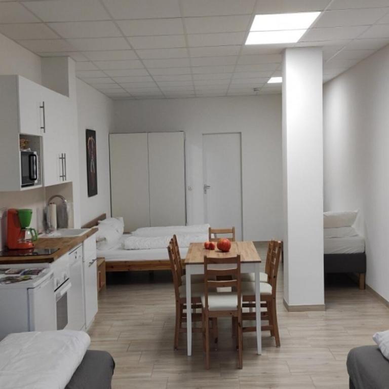 Eleonoras Ferienwohnung in Würzburg Stadt mit Terrasse im Erdgeschoss inklusive eigenen Parkplätzen vor der Tür - Apartment mit Terrasse - 5