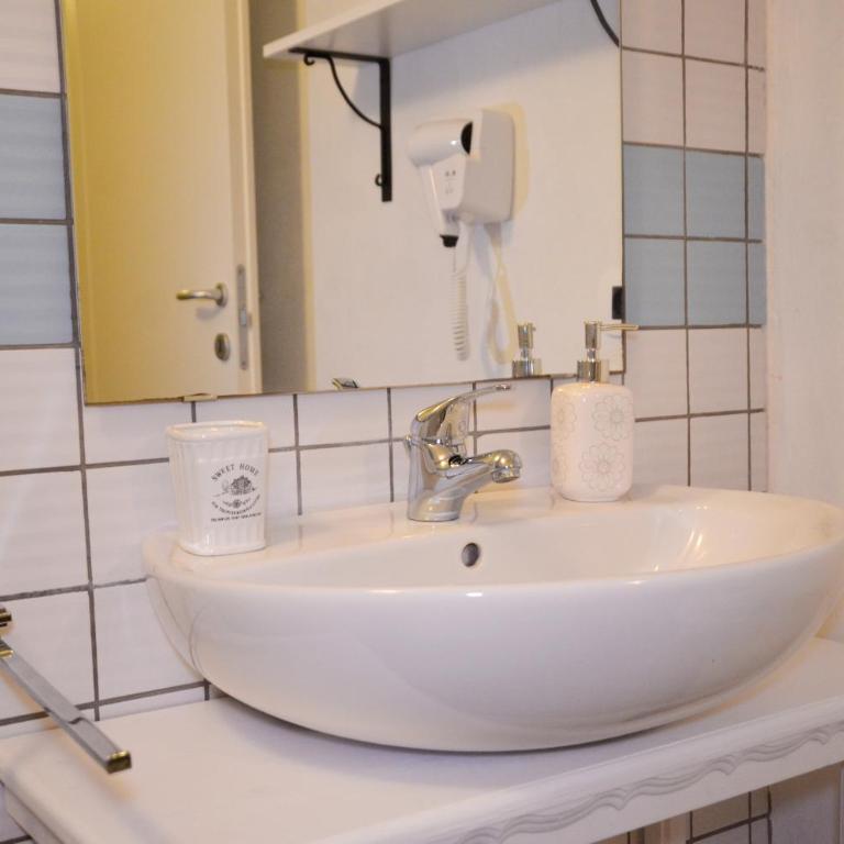 DEMIVIE GUESTHOUSE - Camera Matrimoniale con Bagno Privato - 7