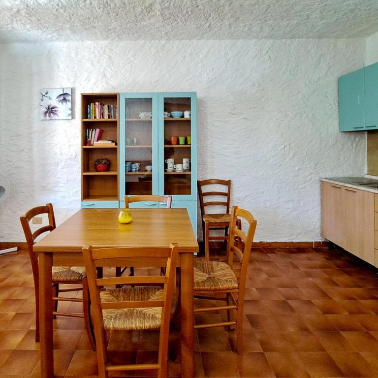 Appartamento Residenziale Trilocale 4 posti letto via Loiri - Two-Bedroom House - 6