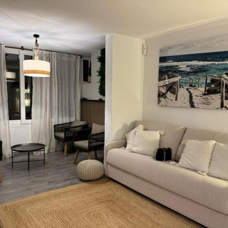 Stylish Seaview Apartment - Apartment - 12