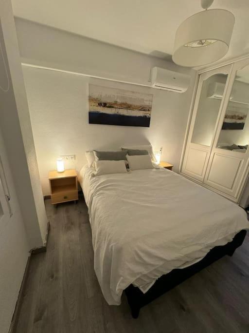 Stylish Seaview Apartment - Apartment - 7