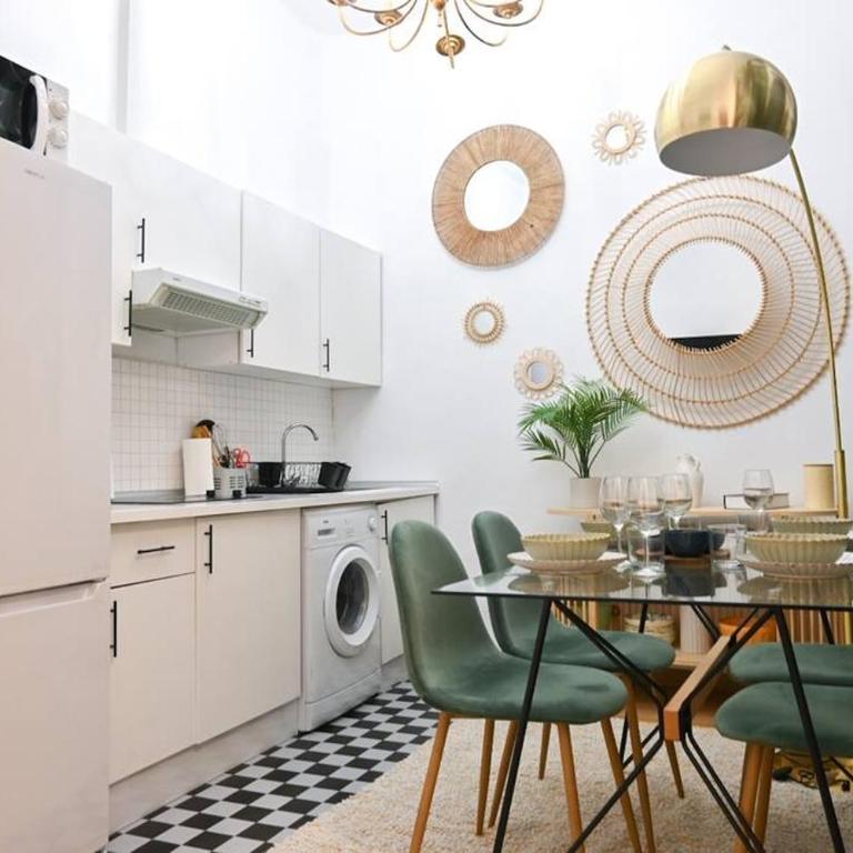 For You Rentals Vive la vida madrileña en piso temporal 2 habitaciones CER832 - Two-Bedroom Apartment - 1