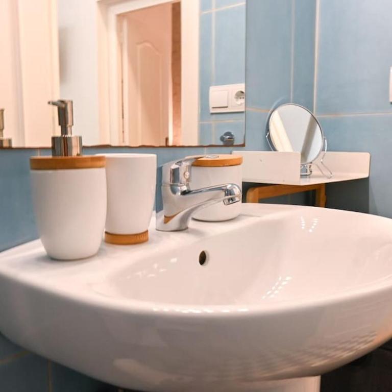 For You Rentals Vive la vida madrileña en piso temporal 2 habitaciones CER832 - Two-Bedroom Apartment - 11
