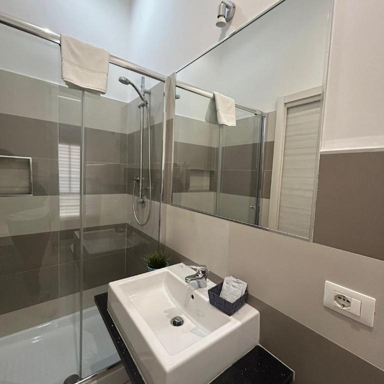 Amarillo - Double Room with Private Bathroom - 28