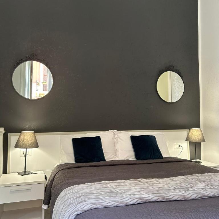 Amarillo - Double Room with Private Bathroom - 22