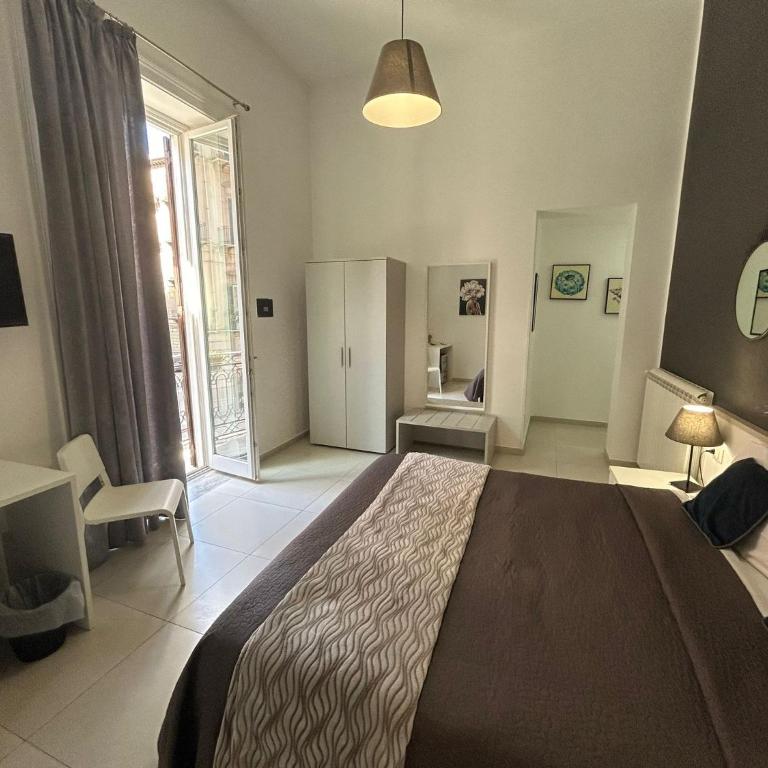 Amarillo - Double Room with Private Bathroom - 23
