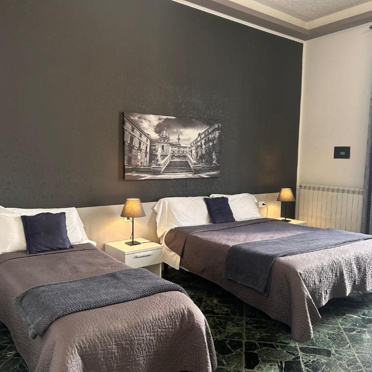 Amarillo - Double Room with Private Bathroom - 8