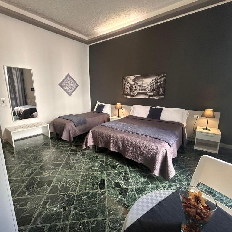 Amarillo - Double Room with Private Bathroom - 10