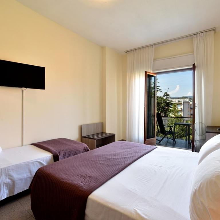 Hotel Diano Marina Mhotelsgroup - Habitación Cuádruple Clásica - 3