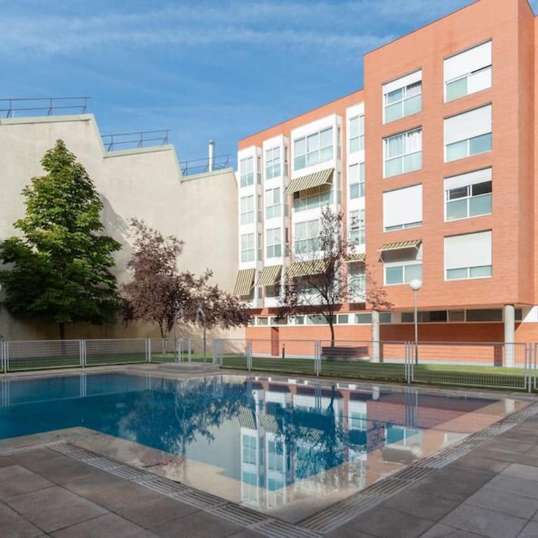 Apartamento con parking y piscina - One-Bedroom Apartment - 17