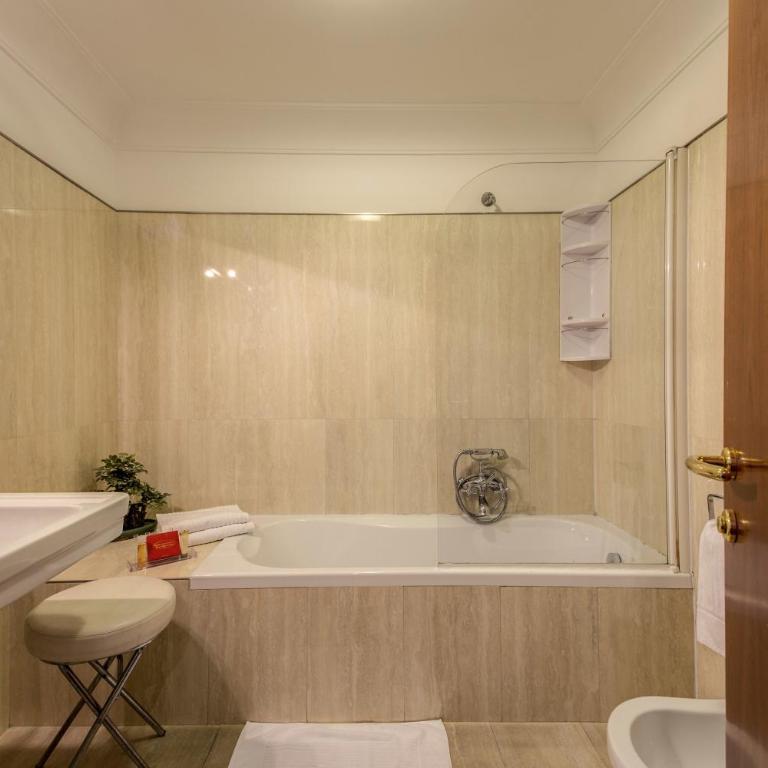 Relais Hotel Antico Palazzo Rospigliosi - Camera Tripla - 2