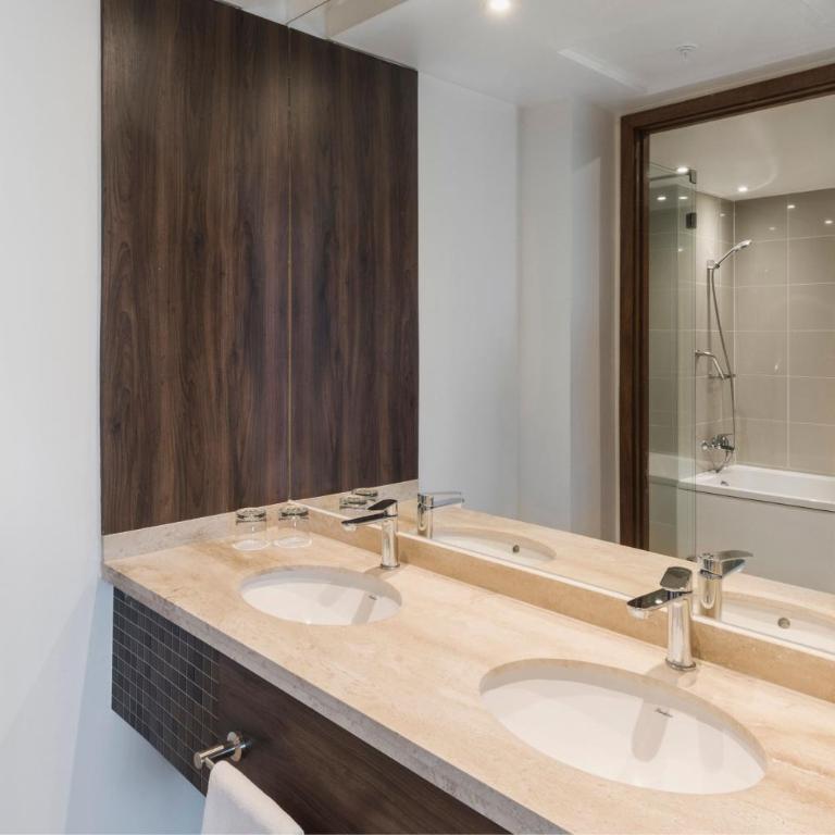 Courtyard by Marriott Puerto Montt - Suite de 1 dormitorio con jacuzzi - 1 cama grande - 5