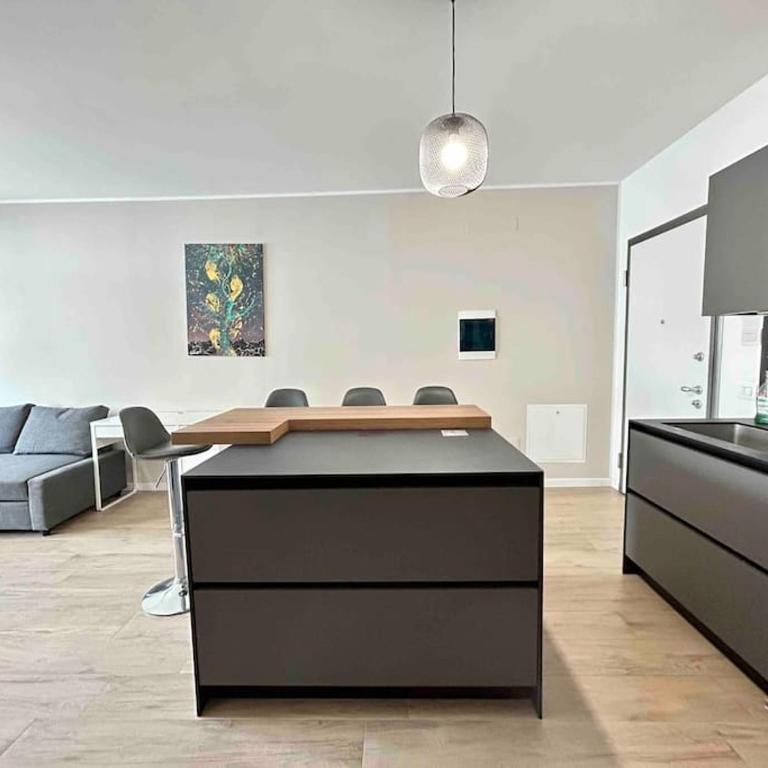 [10 min Airport]+Free Private Parking[5 min Train] - Appartamento con 1 Camera da Letto - 2