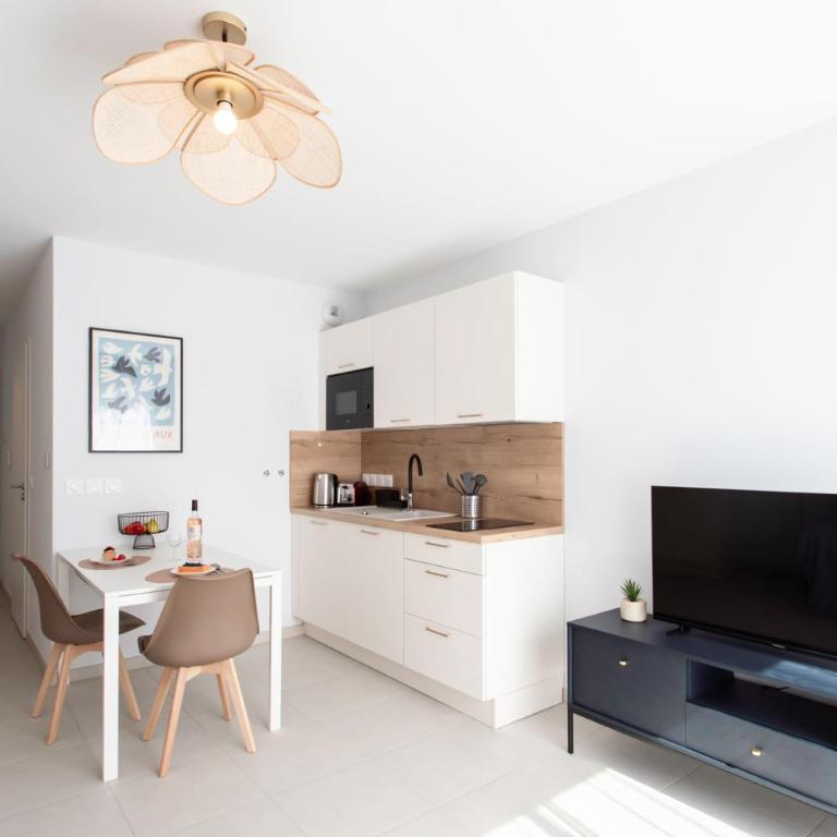 A5 Staywizus - Modern Studio 5 min to Sea - Pool & Garage - Studio - 4