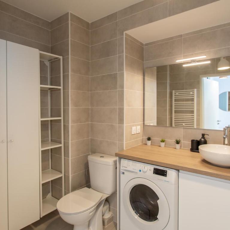 A5 Staywizus - Modern Studio 5 min to Sea - Pool & Garage - Studio - 20
