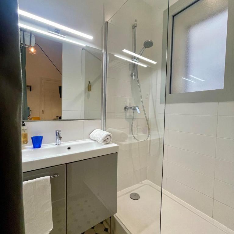 Maison Dormoy - Chambre Double avec Salle de Bains Privative - 11