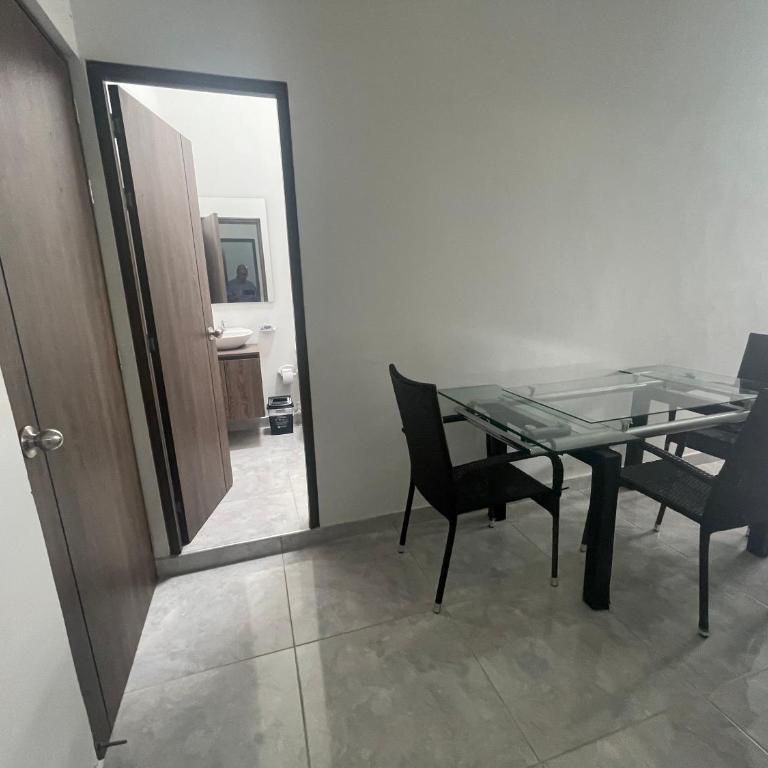 Céntrico apartamento y bien ubicado en Laureles Apto 402 - Superior Apartment - 4