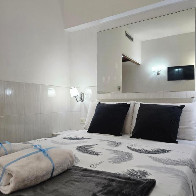 Termini Palace Guesthouse - Camera Matrimoniale con Bagno Privato - 4