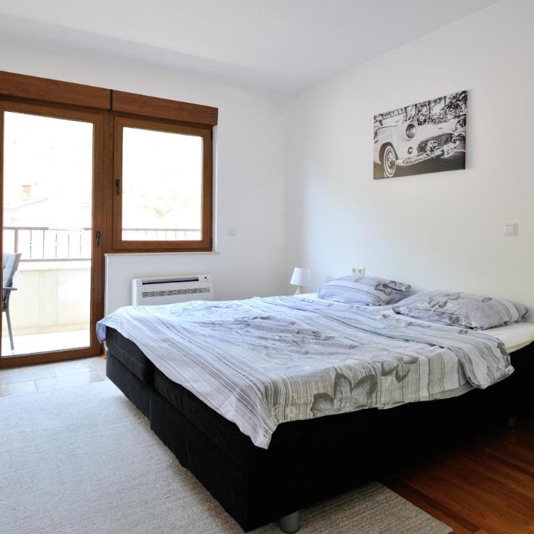 Captain's Luxury Apartments - One-Bedroom Apartment - 6
