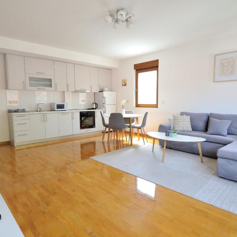 Captain's Luxury Apartments - One-Bedroom Apartment - 8